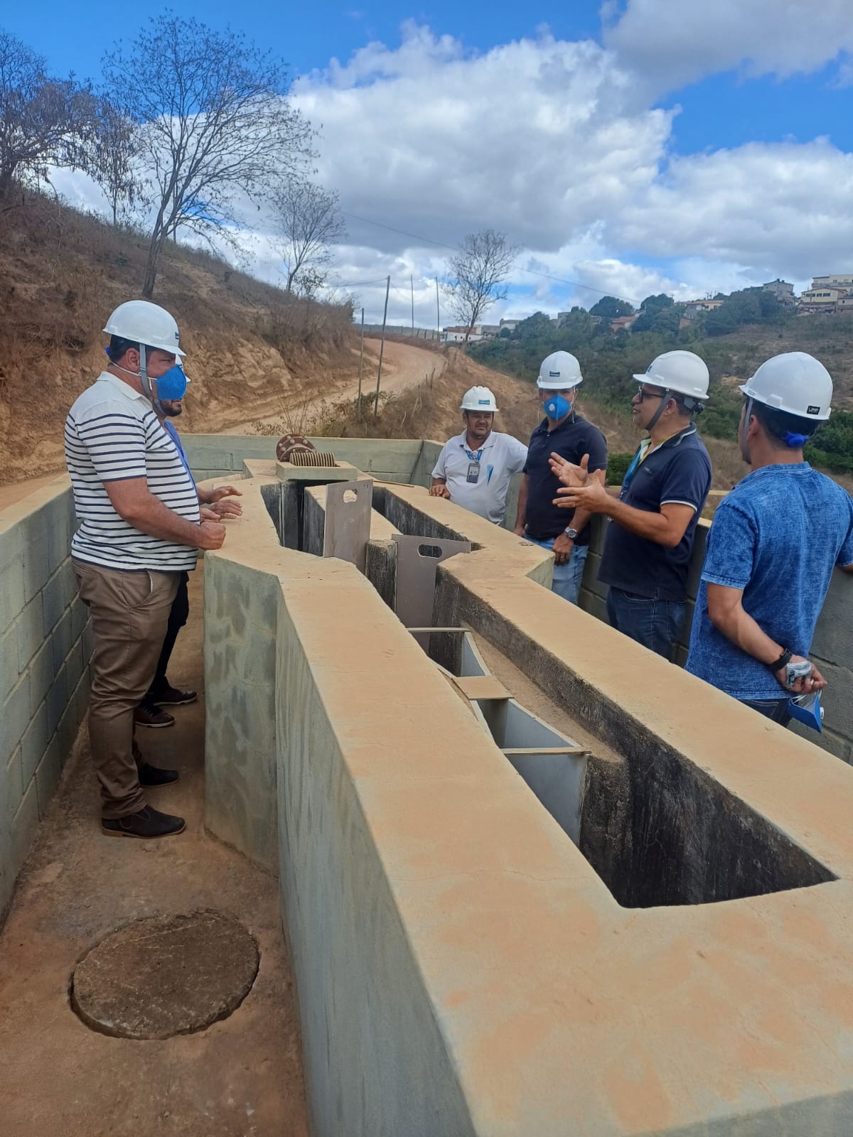 Imagem Notica: VEREADORES REALIZAM VISITA A ESTAÇÃO DE TRATAMENTO DE ESGOTO  (ETE)  EM COMERCINHO-MG.