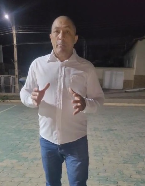 Imagem da notícia: Vereador Zezinho atende reivindicações de jogadores e busca melhorias para quadra de peteca